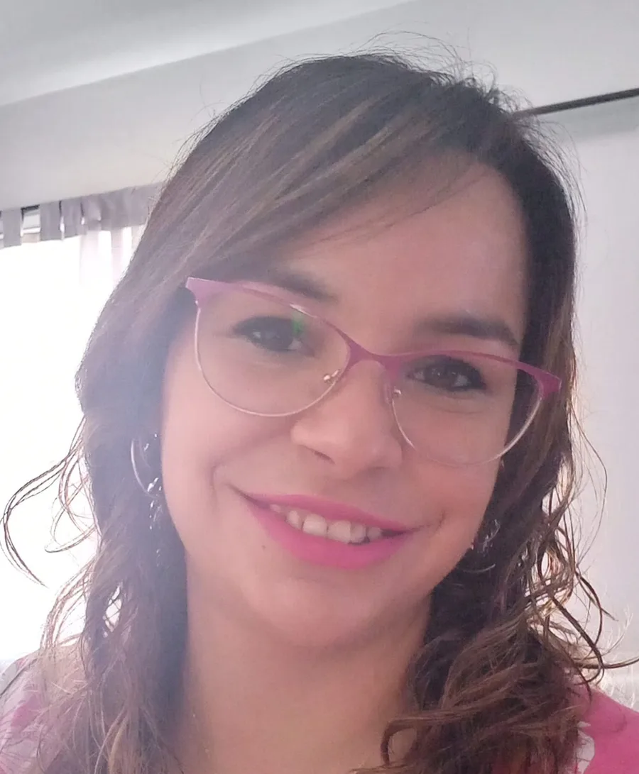 Julieta Infante, Contadora Pública